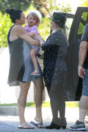 PEOPLE - Kelly Clarkson ohne Make-Up mit ihrer Tochter River Rose in LA unterwegs 