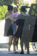 PEOPLE - Kelly Clarkson ohne Make-Up mit ihrer Tochter River Rose in LA unterwegs 