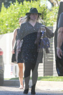 PEOPLE - Kelly Clarkson ohne Make-Up mit ihrer Tochter River Rose in LA unterwegs 