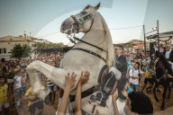 FEATURE - Wilder Ritt durch's Dorf am Jaleo-Festival in Sant Jaume
