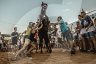 FEATURE - Wilder Ritt durch's Dorf am Jaleo-Festival in Sant Jaume