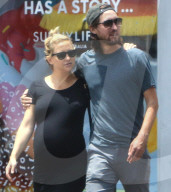 EXKLUSIV - Happy Family: Schwangere Kate Hudson mit ihren Boys in Brentwood unterwegs