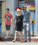 EXKLUSIV - Happy Family: Schwangere Kate Hudson mit ihren Boys in Brentwood unterwegs