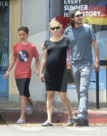 EXKLUSIV - Happy Family: Schwangere Kate Hudson mit ihren Boys in Brentwood unterwegs