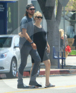 EXKLUSIV - Happy Family: Schwangere Kate Hudson mit ihren Boys in Brentwood unterwegs