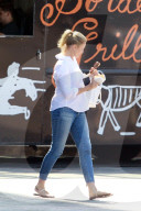 EXKLUSIV - Cameron Diaz ohne Make-Up in Beverly Hills unterwegs