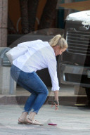 EXKLUSIV - Cameron Diaz ohne Make-Up in Beverly Hills unterwegs