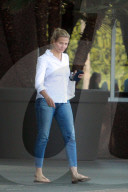 EXKLUSIV - Cameron Diaz ohne Make-Up in Beverly Hills unterwegs