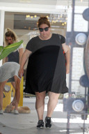 EXKLUSIV - Chrissy Metz in Beverly Hills unterwegs