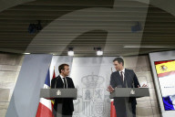 NEWS - Emmanuel Macron wird von König Felipe im Madrider Palast empfangen