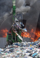 NEWS - Italien: Brand in einer Recycling-Aufbereitungsanlage in Caivano