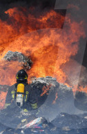 NEWS - Italien: Brand in einer Recycling-Aufbereitungsanlage in Caivano