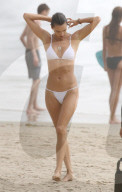EXKLUSIV - Alessandra Ambrosio im Weissen Bikini mit der Familie am Beach von San Diego 