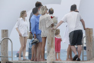 EXKLUSIV - St.Tropez: Courtney Love springt beim Club 55 in die Fluten