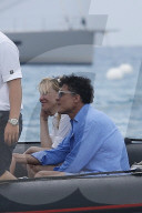 EXKLUSIV - St.Tropez: Courtney Love springt beim Club 55 in die Fluten