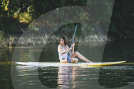 PEOPLE - Teri Hatcher paddelt auf dem River Tiddy