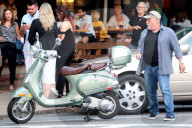 EXKLUSIV - Billy Joel raucht eine Zigarette und trifft Fans in den Hamptons