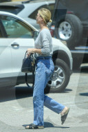 EXKLUSIV - Charlize Theron in Los Angeles unterwegs