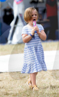 PEOPLE - Royal Cousinen Isla Phillips und Mia Grace Tindall am Magic Millions Festival in Gatcombe