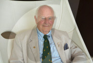 PORTRAIT - John Hollands