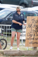 PEOPLE - Zara und Mike Tindall turteln am Magic Millions Festival 