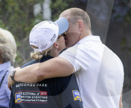 PEOPLE - Zara und Mike Tindall turteln am Magic Millions Festival 