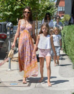 PEOPLE - Alessandra Ambrosio mit ihren Kindern in Brentwood unterwegs