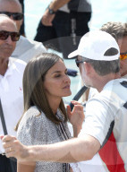 PEOPLE - Küsschen Küsschen: Felipe und Letizia im Royal Nautical Club in Palma de Mallorca