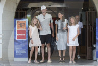 PEOPLE - Küsschen Küsschen: Felipe und Letizia im Royal Nautical Club in Palma de Mallorca