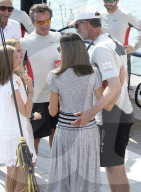 PEOPLE - Küsschen Küsschen: Felipe und Letizia im Royal Nautical Club in Palma de Mallorca
