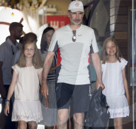 PEOPLE - Küsschen Küsschen: Felipe und Letizia im Royal Nautical Club in Palma de Mallorca