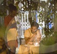 EXKLUSIV -  Jake Gyllenhaal isst ganz alleine sein Dinner