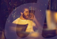 EXKLUSIV -  Jake Gyllenhaal isst ganz alleine sein Dinner