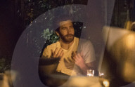 EXKLUSIV -  Jake Gyllenhaal isst ganz alleine sein Dinner