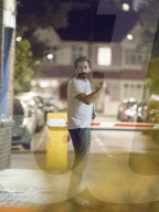 EXKLUSIV -  Jake Gyllenhaal isst ganz alleine sein Dinner