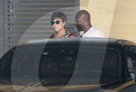 PEOPLE - Kris Jenner und Corey Gamble gehen zum Dinner ins Nobu mit Tommy und Dee Hilfiger