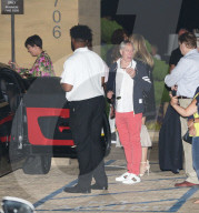 PEOPLE - Kris Jenner und Corey Gamble gehen zum Dinner ins Nobu mit Tommy und Dee Hilfiger