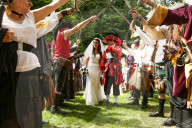 FEATURE - Piratenhochzeit! Captain Jack Sparrow Fan heiratet seine Freundin Sarah