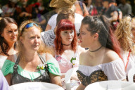 FEATURE - Piratenhochzeit! Captain Jack Sparrow Fan heiratet seine Freundin Sarah