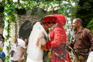 FEATURE - Piratenhochzeit! Captain Jack Sparrow Fan heiratet seine Freundin Sarah