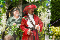 FEATURE - Piratenhochzeit! Captain Jack Sparrow Fan heiratet seine Freundin Sarah