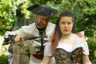 FEATURE - Piratenhochzeit! Captain Jack Sparrow Fan heiratet seine Freundin Sarah