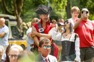 FEATURE - Piratenhochzeit! Captain Jack Sparrow Fan heiratet seine Freundin Sarah