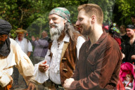 FEATURE - Piratenhochzeit! Captain Jack Sparrow Fan heiratet seine Freundin Sarah