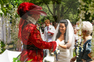 FEATURE - Piratenhochzeit! Captain Jack Sparrow Fan heiratet seine Freundin Sarah