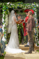 FEATURE - Piratenhochzeit! Captain Jack Sparrow Fan heiratet seine Freundin Sarah
