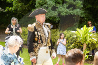 FEATURE - Piratenhochzeit! Captain Jack Sparrow Fan heiratet seine Freundin Sarah