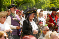 FEATURE - Piratenhochzeit! Captain Jack Sparrow Fan heiratet seine Freundin Sarah