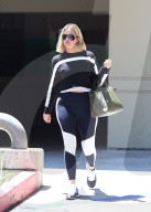 PEOPLE -  Black & White: Khloe Kardashian auf dem Weg ins Gym