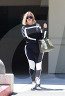 PEOPLE -  Black & White: Khloe Kardashian auf dem Weg ins Gym